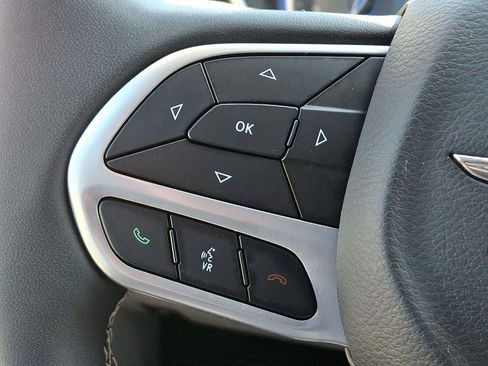 Certified 2024 Chrysler Pacifica Limited FWD image 25