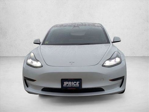 Used 2023 Tesla Model 3 Standard Range RWD image 2