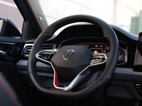 Used 2025 Volkswagen Jetta GLI Autobahn image 34