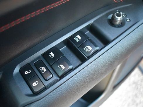 Used 2025 Jeep Compass Trailhawk image 23