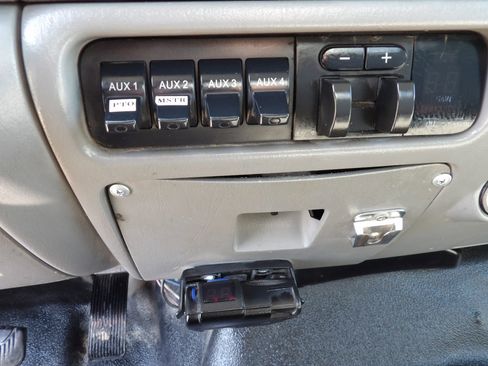 Used 2007 Ford F550 2WD Regular Cab Super Duty image 35