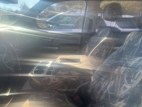 Used 2018 Chevrolet Silverado 1500 LT w/ LT Eassist Package image 8