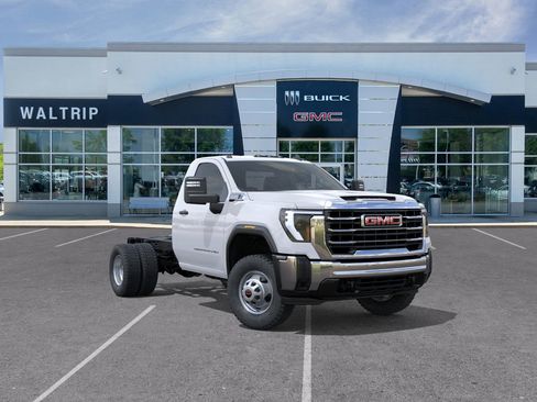 New 2025 GMC Sierra 3500 Pro w/ Convenience Package AWD/4WD image 2