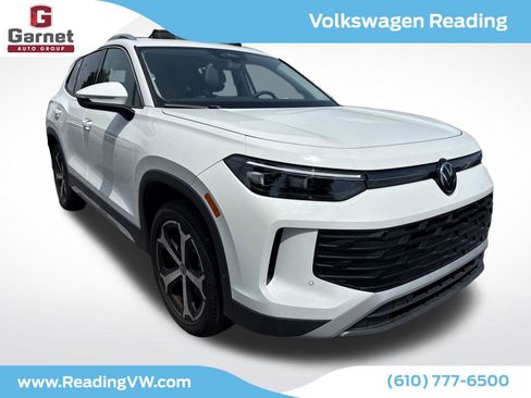 Used 2025 Volkswagen Tiguan SE w/ Panoramic Sunroof Package AWD/4WD image 7
