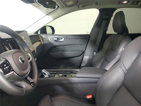 Certified 2026 Volvo XC60 T8 Ultra w/ Climate Package PRO AWD/4WD image 18
