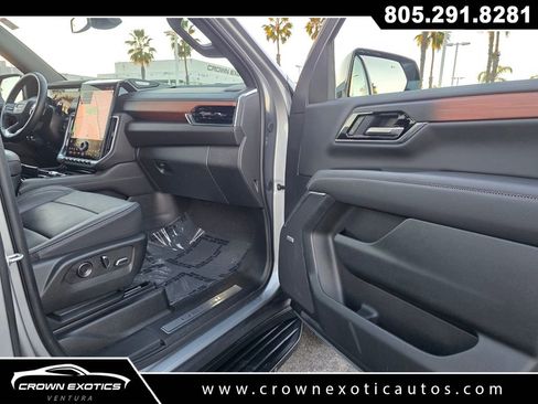 Used 2025 GMC Yukon XL Denali image 19