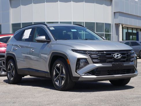 Used 2025 Hyundai Tucson SEL FWD image 2