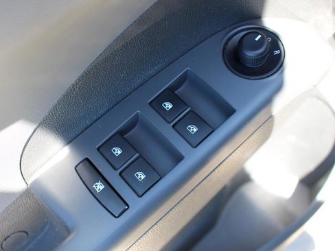 Used 2016 Chevrolet Sonic LT FWD image 13