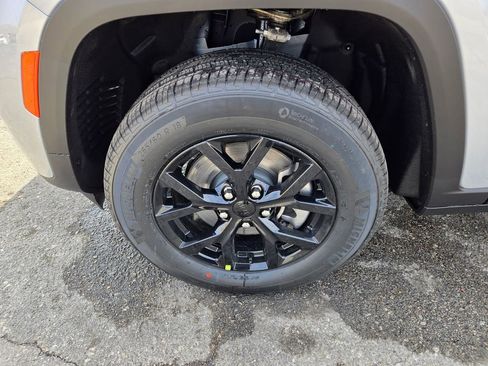 New 2026 Jeep Grand Cherokee L 4WD image 9