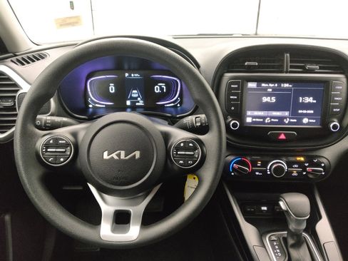 Used 2025 Kia Soul LX FWD image 22
