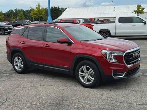 Used 2023 GMC Terrain SLE w/ Driver Convenience Package FWD image 2