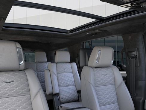 New 2026 Cadillac Escalade Platinum Luxury w/ LPO, Radiant Package AWD/4WD image 24