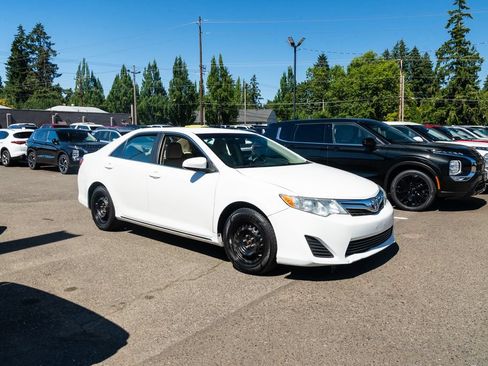 Used 2012 Toyota Camry LE FWD image 23