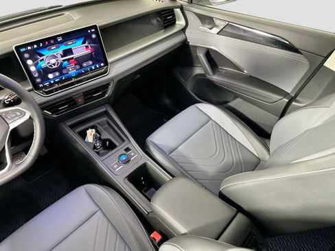 New 2026 Volkswagen Tiguan SE image 22