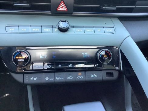 Certified 2025 Hyundai Elantra Limited image 34