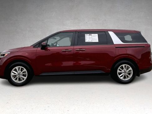 Certified 2024 Kia Carnival LX image 3