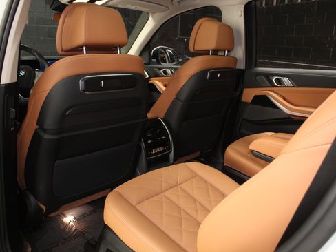 Used 2025 BMW X7 xDrive40i AWD/4WD image 35