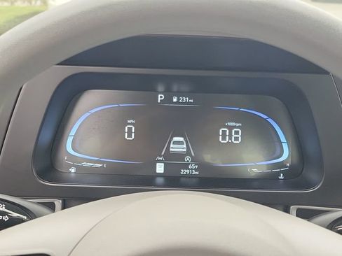 Used 2025 Hyundai Elantra SE FWD image 9