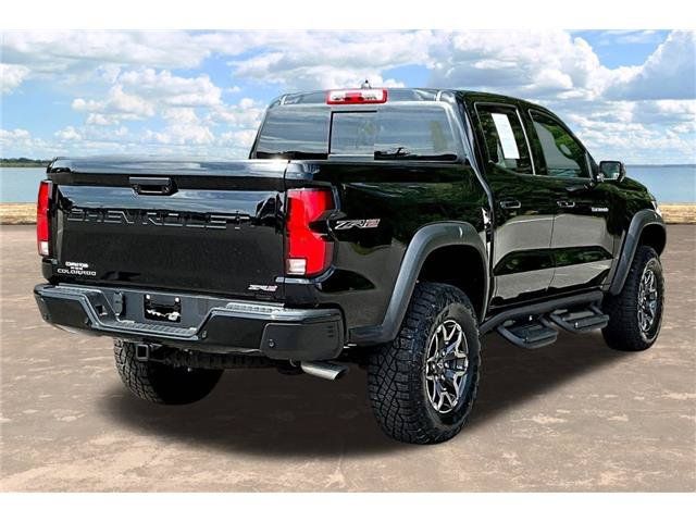 Used 2025 Chevrolet Colorado ZR2 w/ Technology Package AWD/4WD image 8