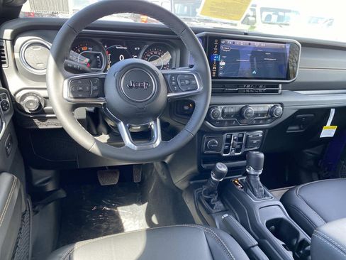 New 2026 Jeep Wrangler Unlimited Sahara AWD/4WD image 9