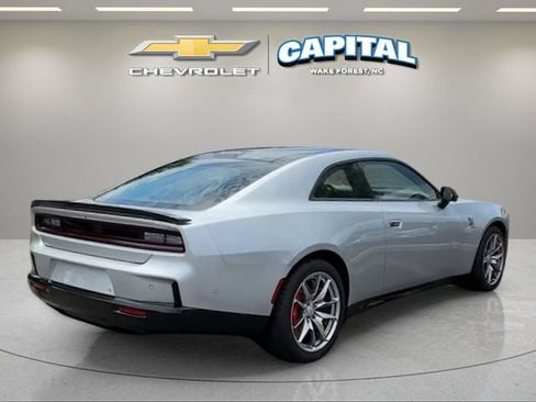 Used 2025 Dodge Charger Daytona Scat Pack w/ Track Pack AWD/4WD image 5