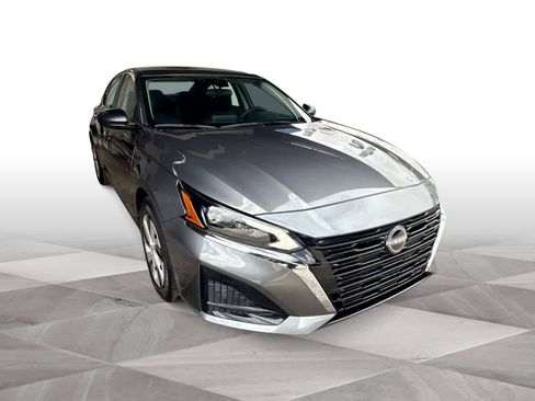 Used 2025 Nissan Altima 2.5 S FWD image 2