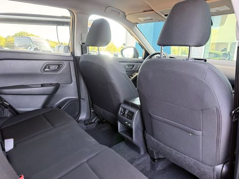 Used 2025 Nissan Rogue S FWD image 21