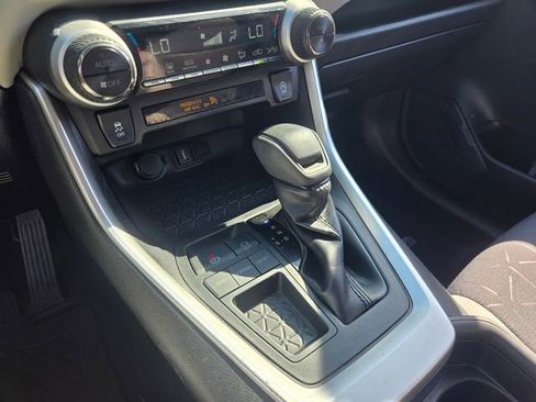 Used 2020 Toyota RAV4 XLE w/ Carpet Mat Package FWD image 17