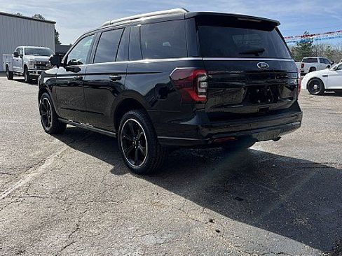 Used 2023 Ford Expedition Limited AWD/4WD image 5