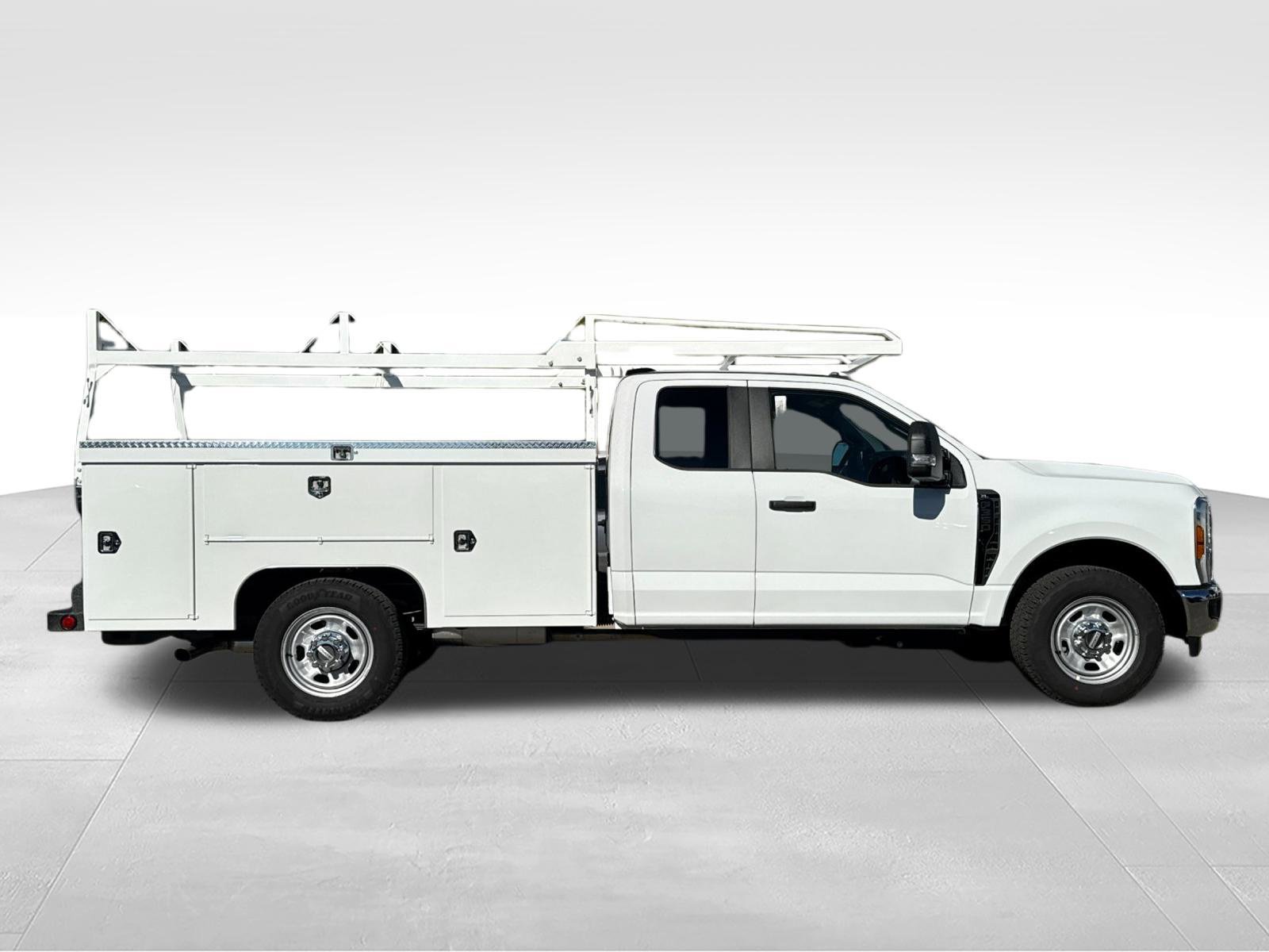 New 2027 Ford F350 XL w/ XL Chrome Package RWD image 2