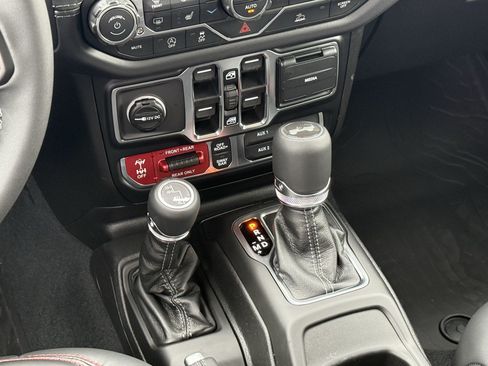 New 2026 Jeep Wrangler Unlimited Rubicon AWD/4WD image 15