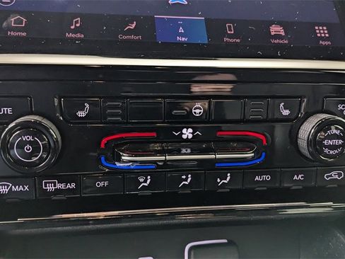 Used 2025 Jeep Grand Cherokee L Limited image 27