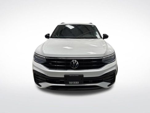 Used 2023 Volkswagen Tiguan SE R-Line image 11