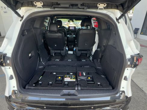 Used 2024 Toyota Sienna XSE w/ XSE Premium Package image 16