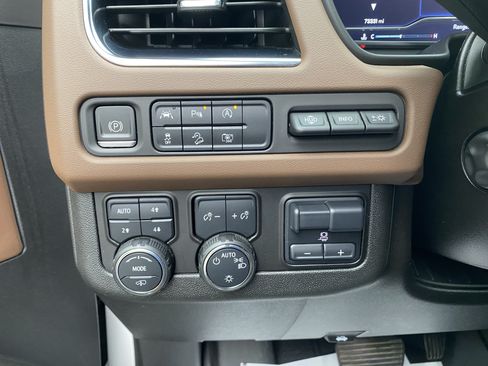 Used 2024 Chevrolet Tahoe High Country AWD/4WD image 18