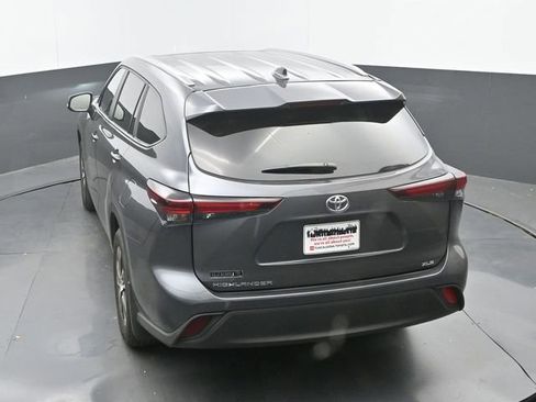 Used 2025 Toyota Highlander XLE image 15