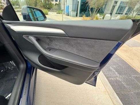 Used 2023 Tesla Model Y Long Range AWD/4WD image 28