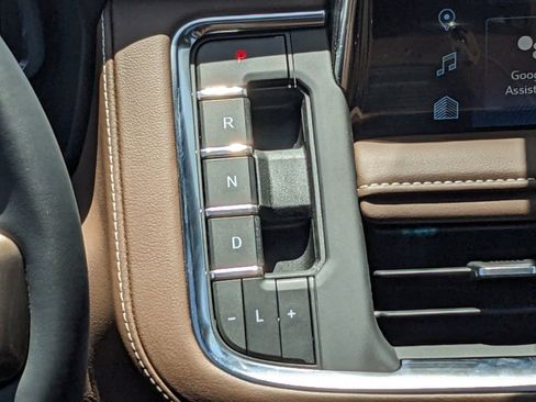 New 2023 Chevrolet Suburban High Country RWD image 13