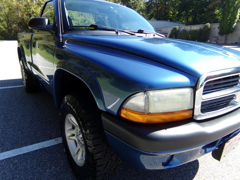 Used 2004 Dodge Dakota 4x4 Regular Cab w/ Tire & Handling Group image 4