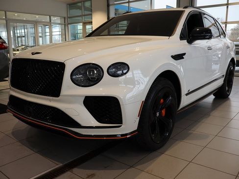 Used 2025 Bentley Bentayga image 13