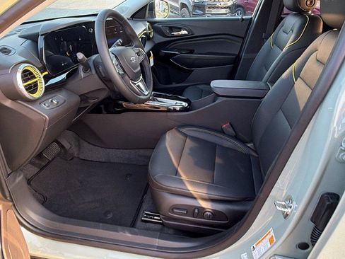 New 2026 Chevrolet Trax ACTIV w/ Sunroof Package FWD image 16