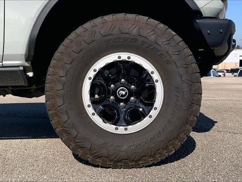 Used 2024 Ford Bronco Badlands image 8
