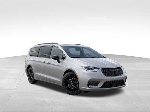 New 2026 Chrysler Pacifica Limited w/ S Appearance Package AWD/4WD image 5