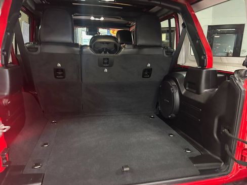 Used 2023 Jeep Wrangler Unlimited Rubicon w/ LED Lighting Group AWD/4WD image 19