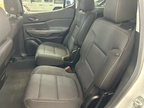 Used 2022 GMC Acadia SLE w/ Driver Convenience Package AWD/4WD image 10