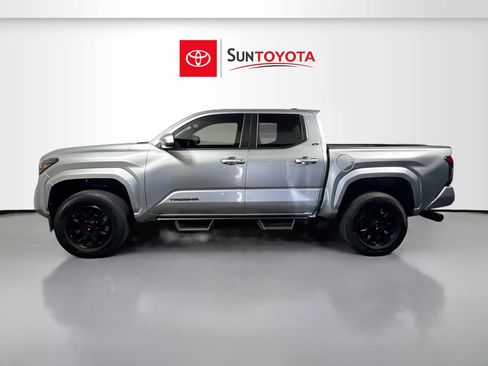 Used 2024 Toyota Tacoma SR5 AWD/4WD image 7
