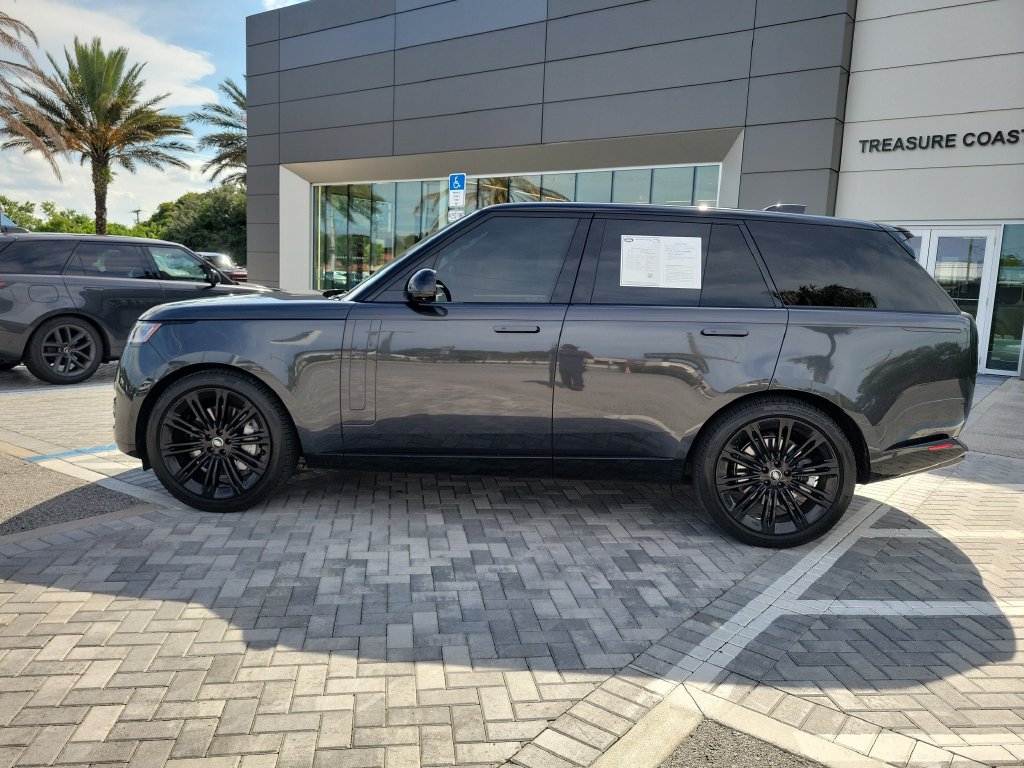 Certified 2025 Land Rover Range Rover SE AWD/4WD image 2