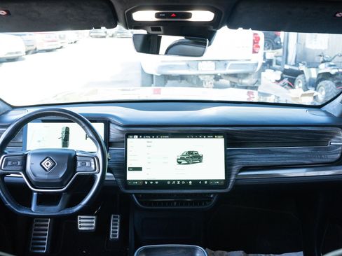 Used 2022 Rivian R1T Adventure image 16