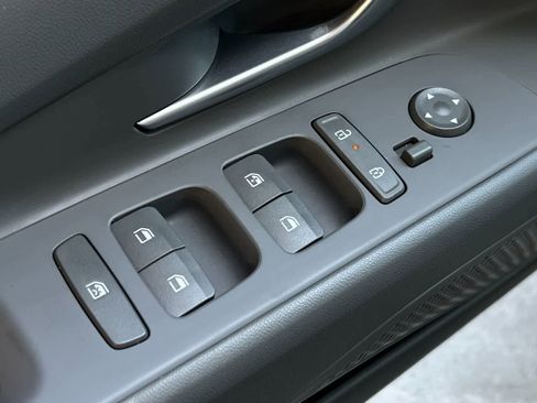 Certified 2024 Hyundai Elantra SEL FWD image 14