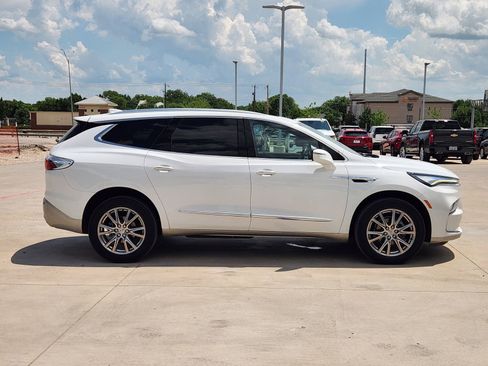 Used 2023 Buick Enclave Essence w/ Experience Buick Package FWD image 7